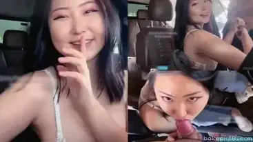 Cewek cantik haus seks godain cowok asing di dalam mobil