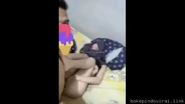 Cewek Cantik Keliatan Kepaksa Diencot Sampe Becek Nangis