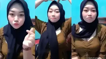 Cewek pamer barang di live cari duit