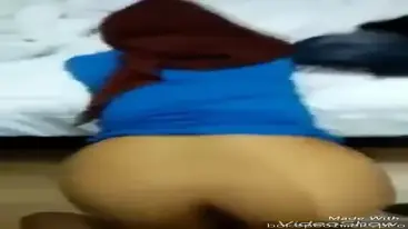 Ngewe Jilbab Biru di Kosan Sampe Kasur Basah