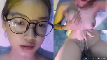 Panya Berkacamata Binal, Memeknya Bikin Kontol Crot Keras