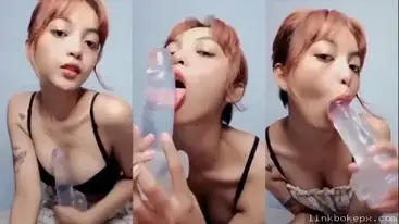 Remaja Seksi Mainin Dildo Gede Colmek Meki Basah Horny